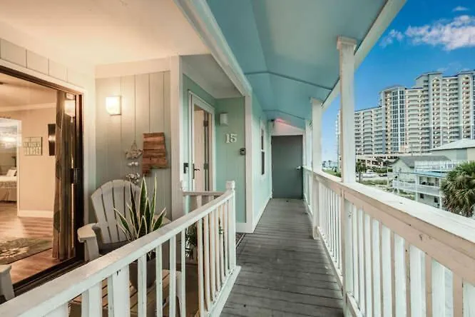 Snowbird Haven: Big Monthly Savings, Steps To Sand Holiday home Gulf Shores