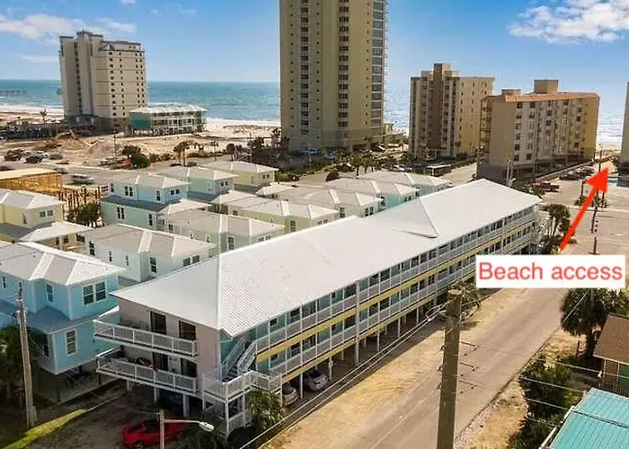 Snowbird Haven: Big Monthly Savings, Steps To Sand Holiday home *