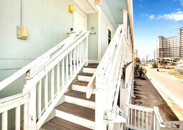 Snowbird Haven: Big Monthly Savings, Steps To Sand Holiday home Gulf Shores