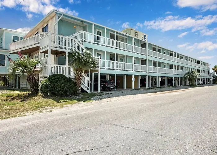Holiday home Snowbird Haven: Big Monthly Savings, Steps To Sand Gulf Shores