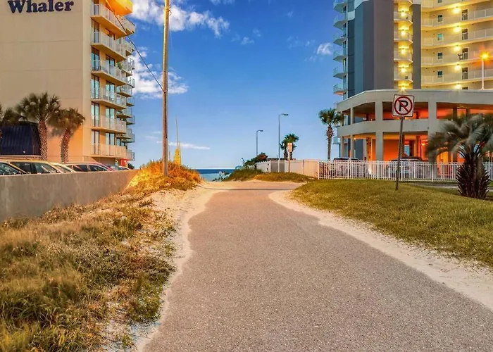 Holiday home Snowbird Haven: Big Monthly Savings, Steps To Sand *