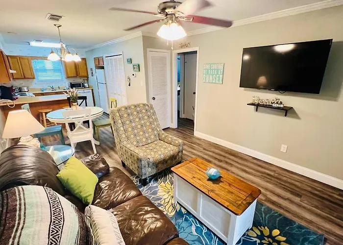 Holiday home Snowbird Haven: Big Monthly Savings, Steps To Sand *