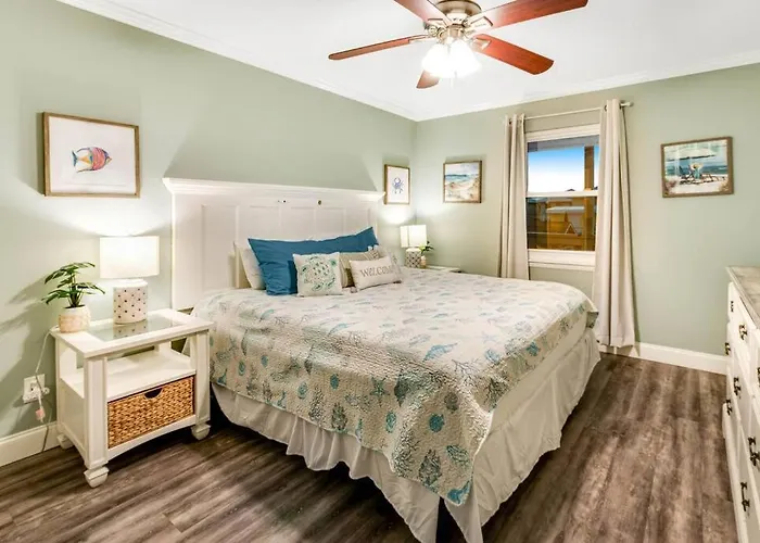 Holiday home Snowbird Haven: Big Monthly Savings, Steps To Sand Gulf Shores